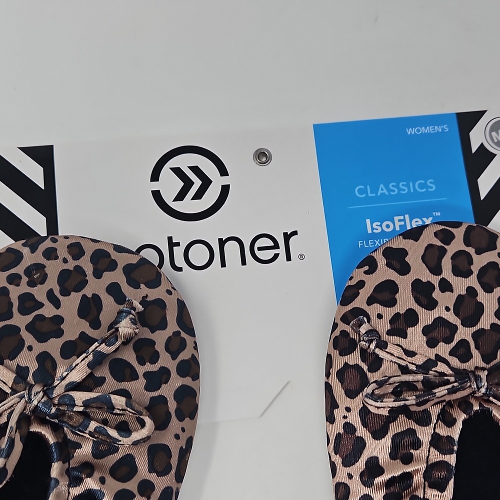 NWT Isotoner Womens Leopard Cheetah Print Ballet Slippers Medium 6.5-7.5 IsoFlex - Picture 2 of 4